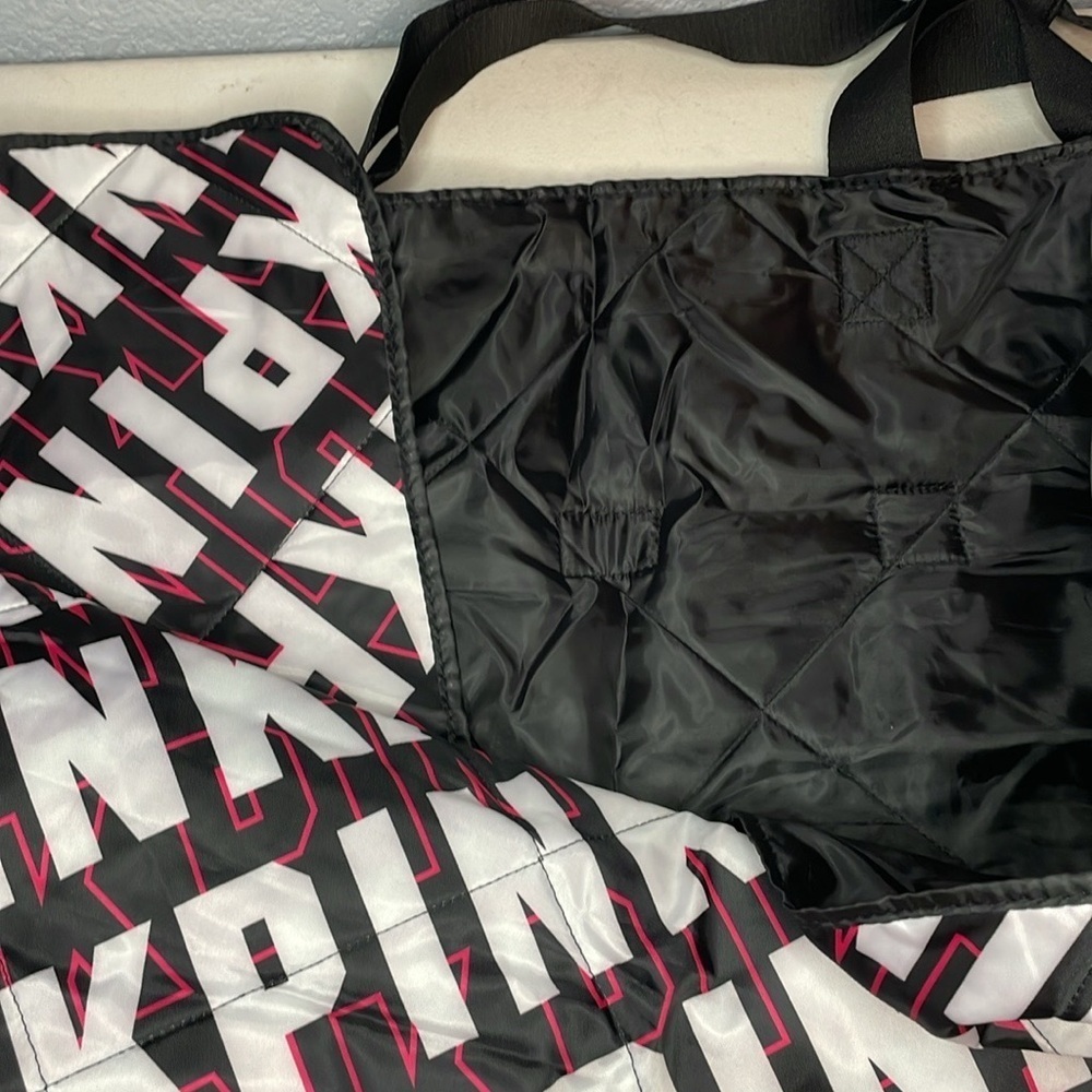 Victoria Secret Blanket VS Pink Packable Blanket Travel Blanket 🆕️ VS Blanket - Picture 7 of 7